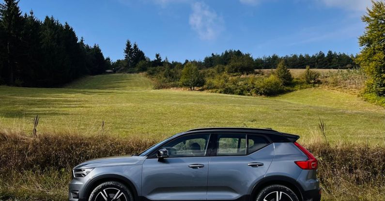 Volvo XC40 Recharge - Silver Volvo XC40 on Dirt Road