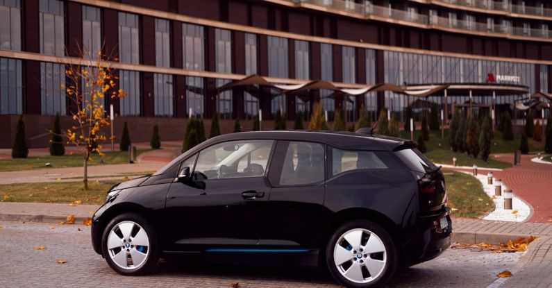 BMW I3 - Black BMW I3 in City